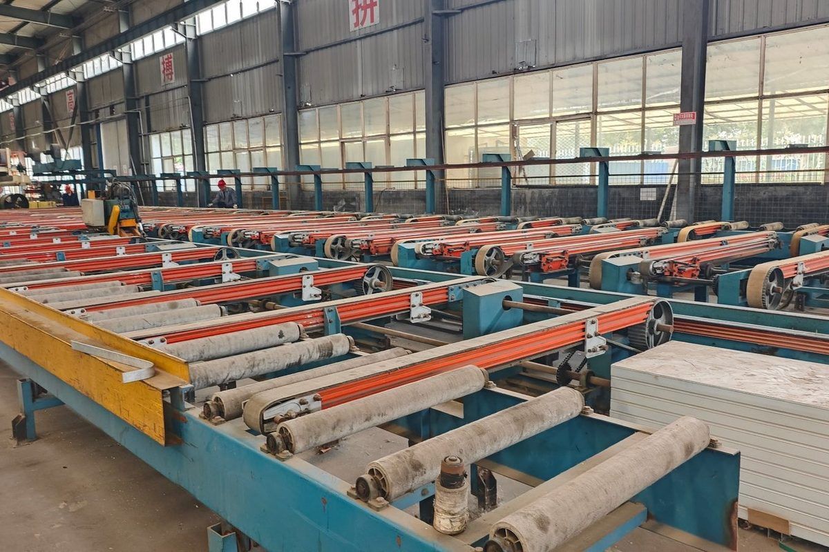Straightening and handling rollers